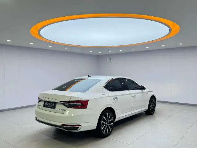 Skoda Superb — Фото автомобиля 6
