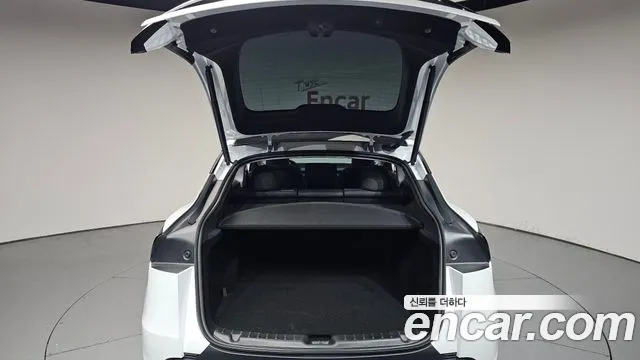 Tesla Model Y — Фото автомобиля 29