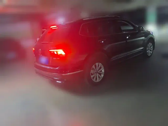Volkswagen Tiguan L — Фото автомобиля 4