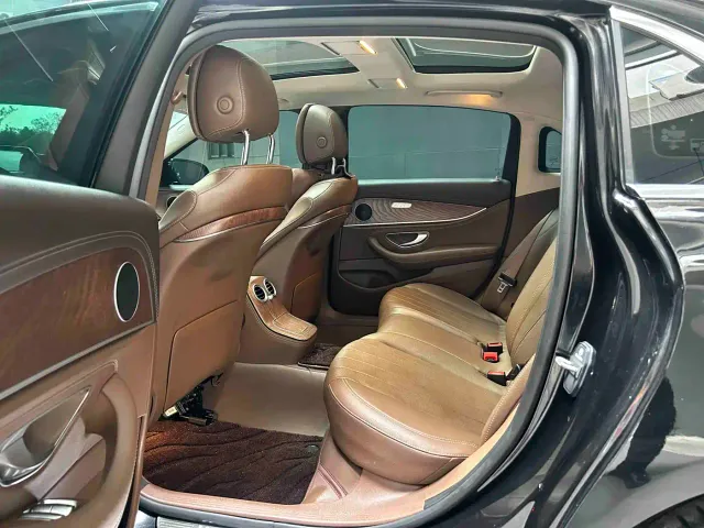 Mercedes-Benz E-Class — Фото автомобиля 3