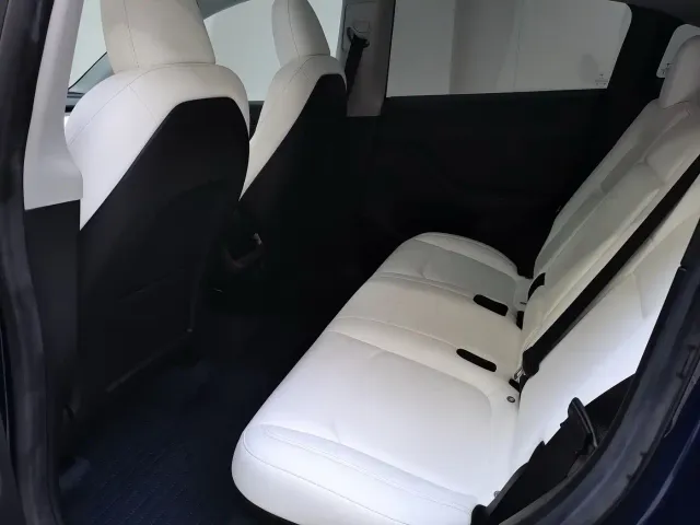 Tesla Model Y — Фото автомобиля 8