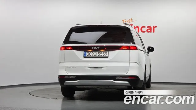 Kia Carnival Generation 4 — Фото автомобиля 4