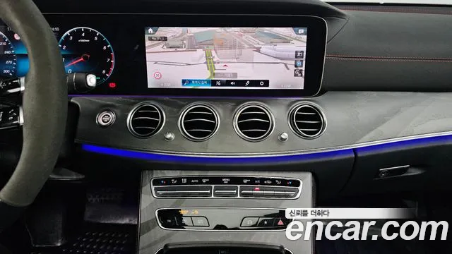 Mercedes-Benz E-Class — Фото автомобиля 12