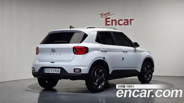 Hyundai Venue — Фото автомобиля 2