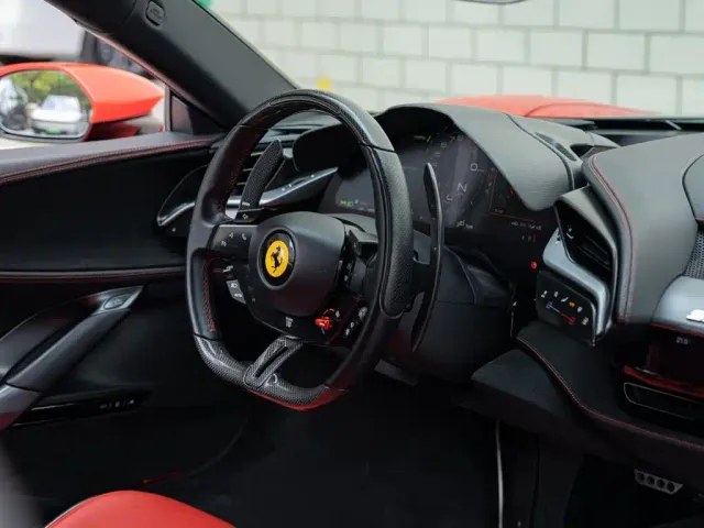 Ferrari SF90 — Фото автомобиля 10