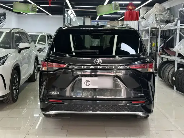 Toyota Granvia — Фото автомобиля 20