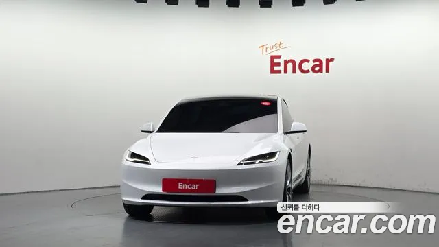Tesla Model 3 — Фото автомобиля 3