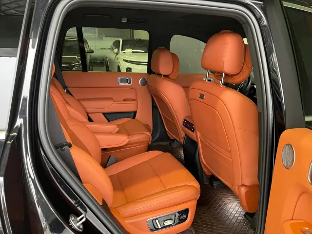 Li Auto L8 — Фото автомобиля 27