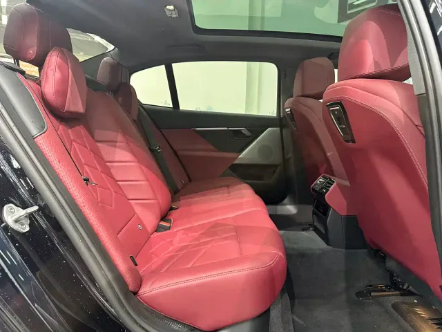 BMW 5 Series — Фото автомобиля 9