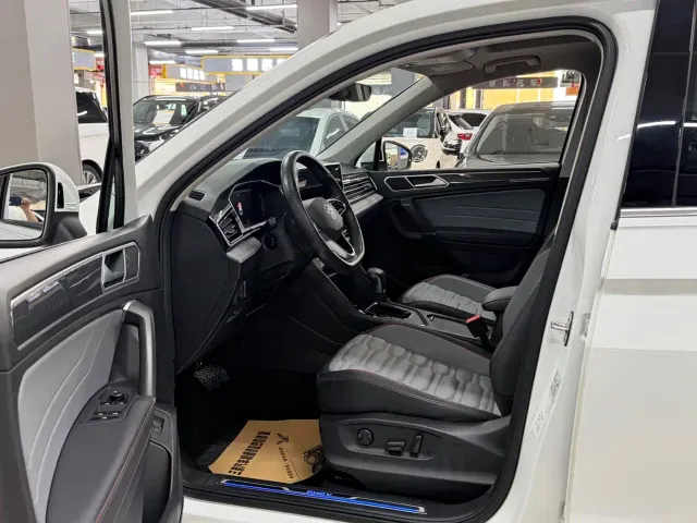Volkswagen Tiguan L PHEV — Фото автомобиля 11