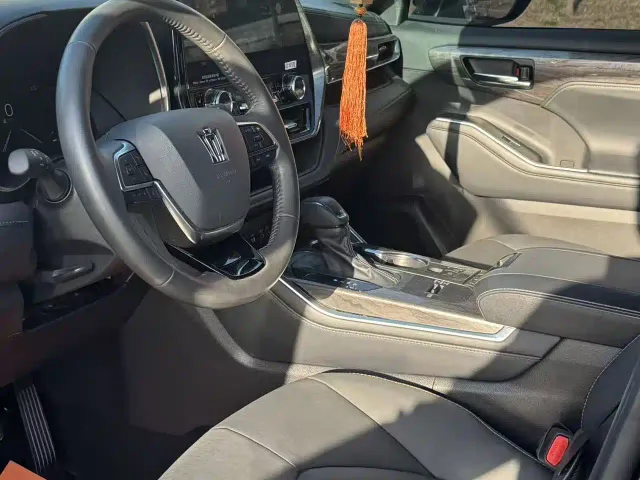 Toyota Crown Kluger — Фото автомобиля 3