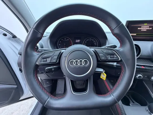 Audi Q2L — Фото автомобиля 8