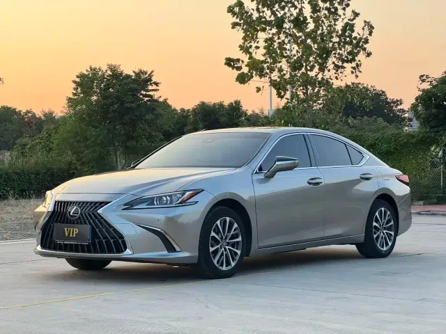 Фотография автомобиля — Lexus ES