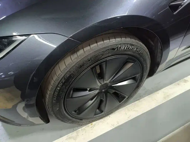 Tesla Model 3 — Фото автомобиля 22