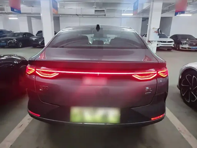 BYD Qin L — Фото автомобиля 5