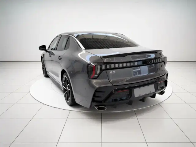 Lynk & Co 03 — Фото автомобиля 4