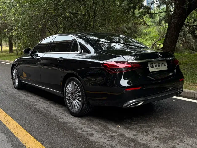 Mercedes-Benz E-Class — Фото автомобиля 4