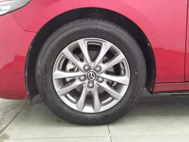 Mazda Axela — Фото автомобиля 17
