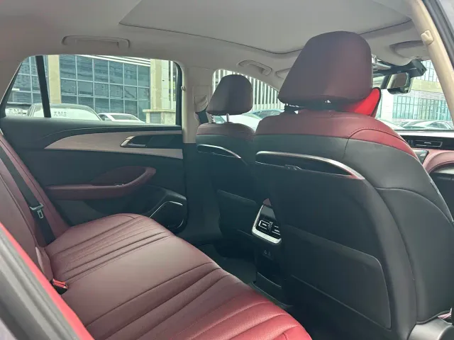Hongqi H5 — Фото автомобиля 10