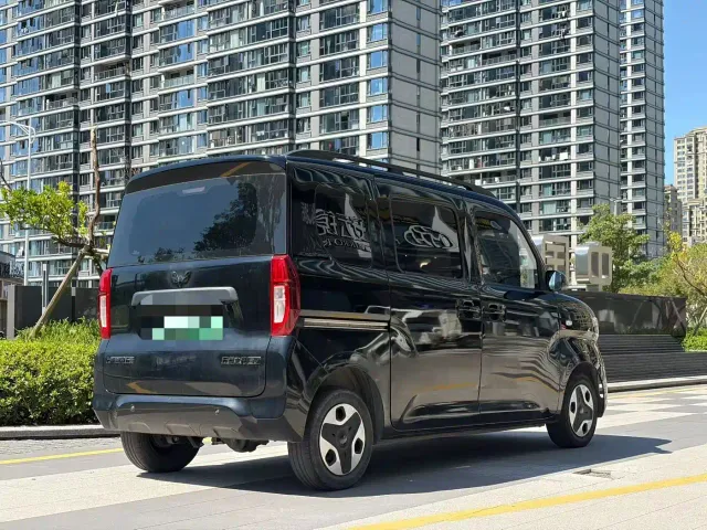 Wuling Zhiguang NEV — Фото автомобиля 7