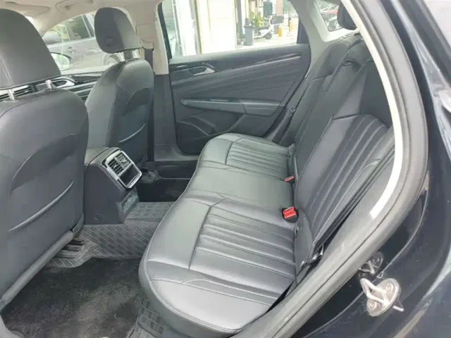 Volkswagen Passat — Фото автомобиля 16