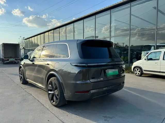 Li Auto L9 — Фото автомобиля 12