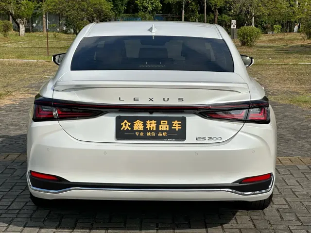 Lexus ES — Фото автомобиля 13