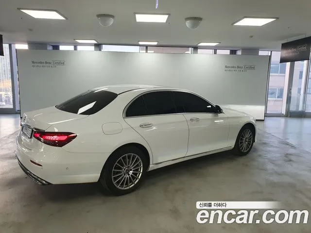 Mercedes-Benz E-Class — Фото автомобиля 2