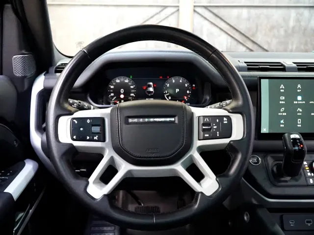 Land Rover Defender — Фото автомобиля 13