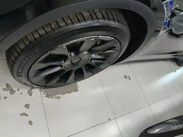 Tesla Model Y — Фото автомобиля 24