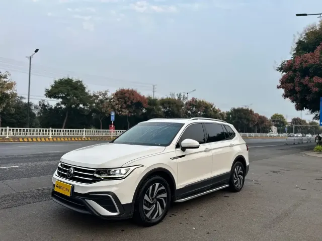 Фотография автомобиля — Volkswagen Tiguan L