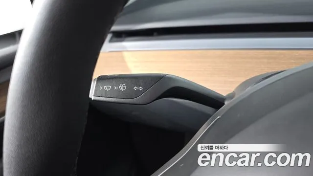 Tesla Model Y — Фото автомобиля 15