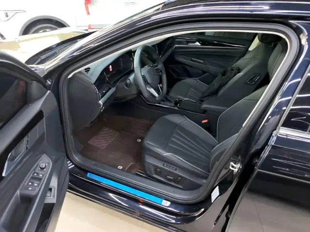 Volkswagen Passat — Фото автомобиля 15