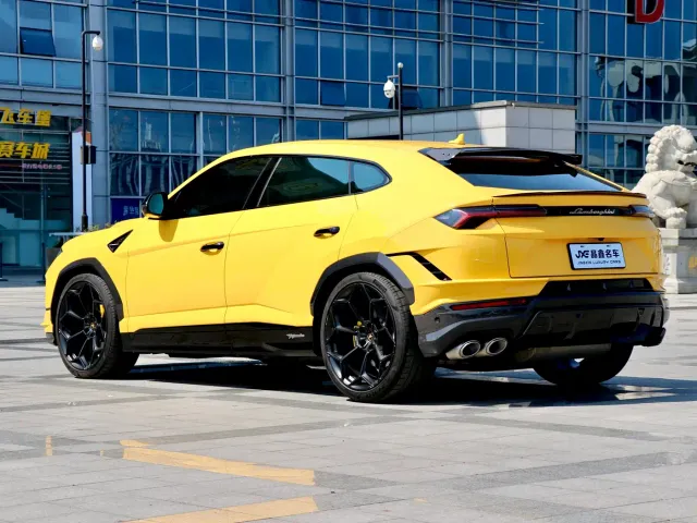 Lamborghini Urus — Фото автомобиля 11