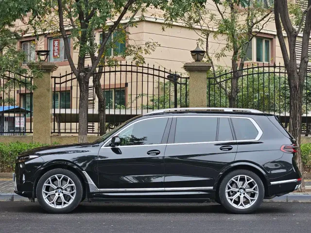 BMW X7 — Фото автомобиля 2