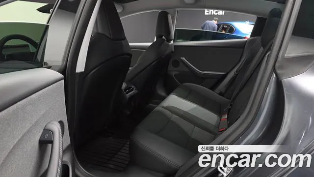 Tesla Model 3 — Фото автомобиля 17