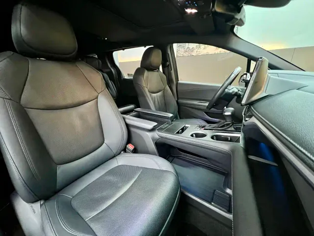 Toyota Sienna — Фото автомобиля 6