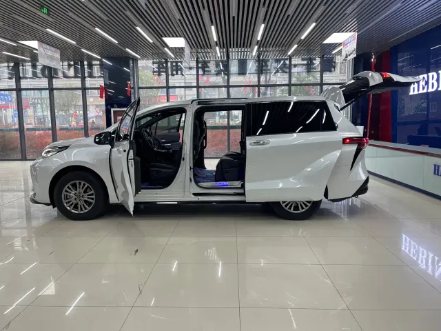 Toyota Sienna — Фото автомобиля 21