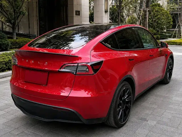 Tesla Model Y — Фото автомобиля 5