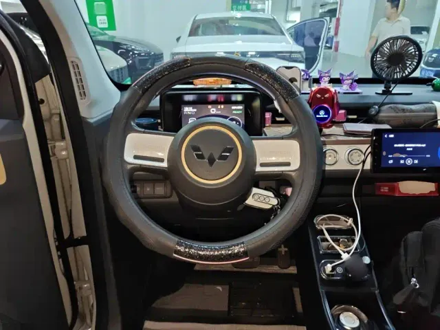 Wuling Hongguang Mini EV — Фото автомобиля 11