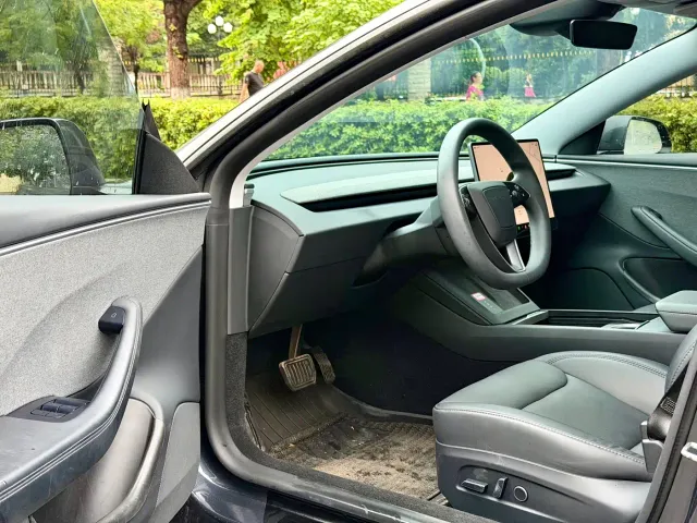 Tesla Model 3 — Фото автомобиля 6