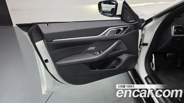 BMW i4 — Фото автомобиля 13