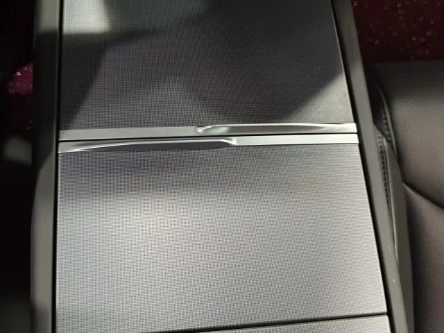 Tesla Model Y L — Фото автомобиля 14