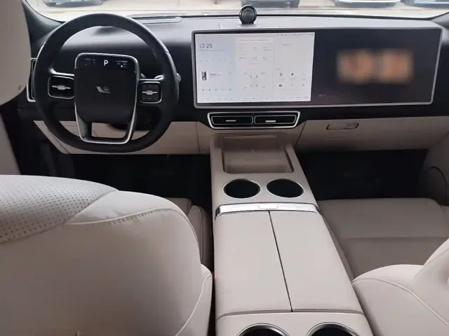 Li Auto L8 — Фото автомобиля 9