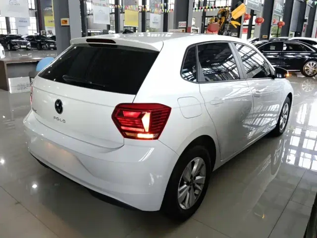 Volkswagen Polo — Фото автомобиля 6