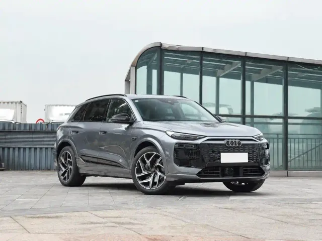 Audi Q6L e-tron — Фото автомобиля 3