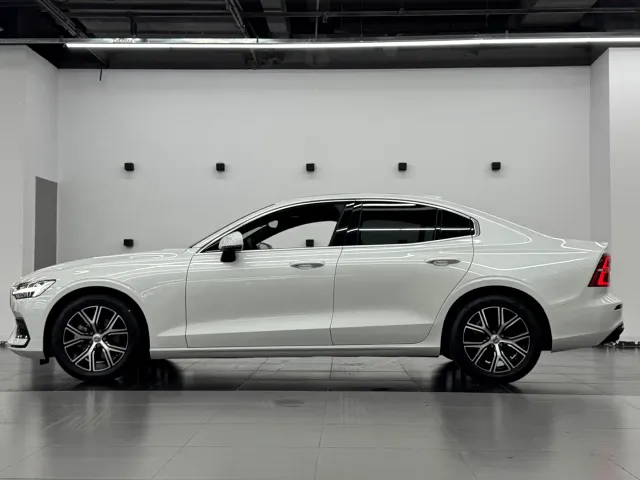 Volvo S60 — Фото автомобиля 12