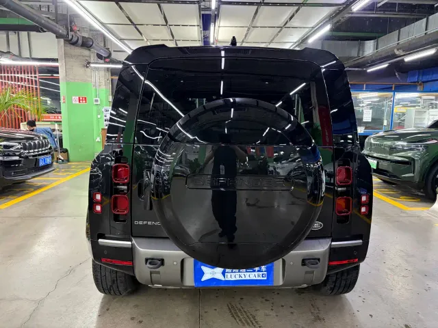 Land Rover Defender — Фото автомобиля 6
