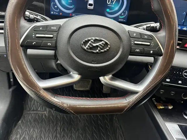 Hyundai Elantra — Фото автомобиля 14