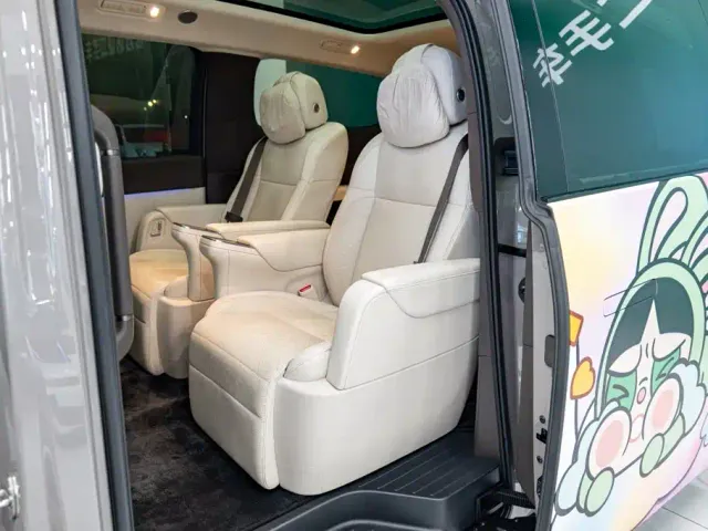 Li Auto MEGA — Фото автомобиля 21